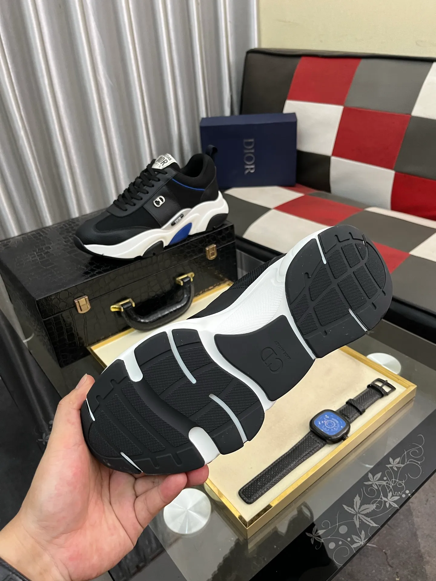 Men's men's shoes💰458⌚️⌚️Dior original quality.~ Unique modern style sneakers. 🏃A must-have casual shoe for trendy men😍😍 Original brand imported from Italy, imported original leather, sheep lining (refuses to discolor and grind feet) Sole: Original sole provided by the original factory, French lazy style design ⚠️Fit to the feet, original quality, super comfortable original sole. Just like shooting the real thing🎬The real thing is better, code number: 38-444⃣️colors available